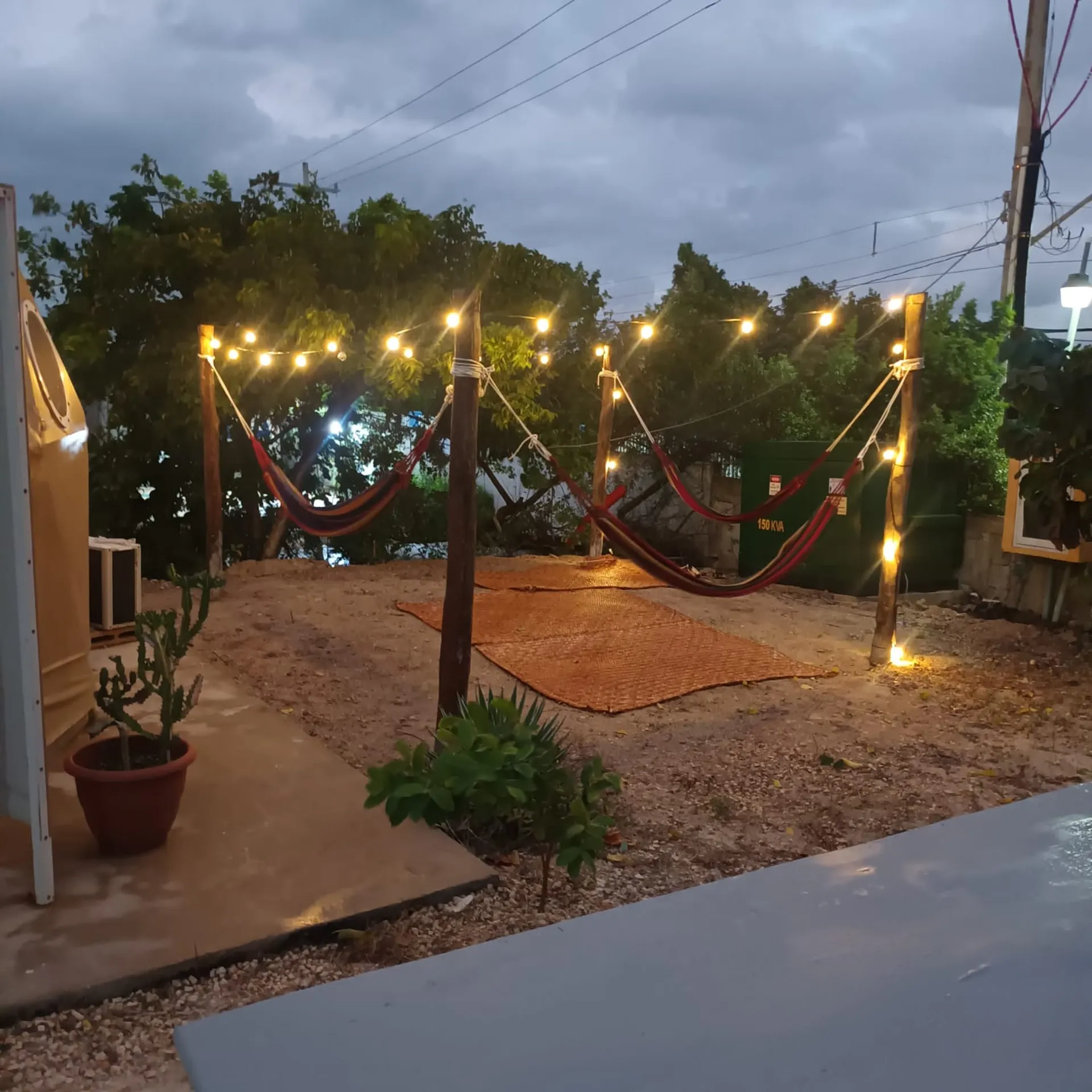 foto exterior noche hamacas relax